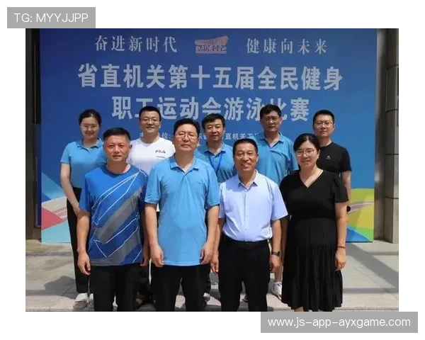 游泳赛事志愿者表彰大会表扬优秀个人与团队，游泳比赛颁奖主持稿